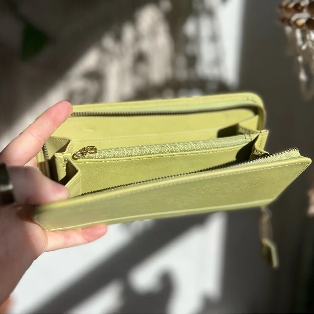 Vintage Coach Zip Around Wallet Lime Green Leather Long Wallet Authenticated